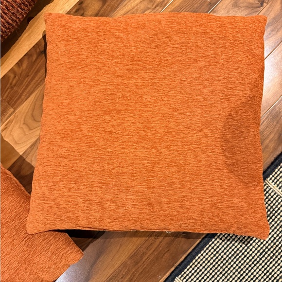 4 Beautiful Fall plush throw pillows. Rust/Orange colors. Great condition. - Picture 5 of 12